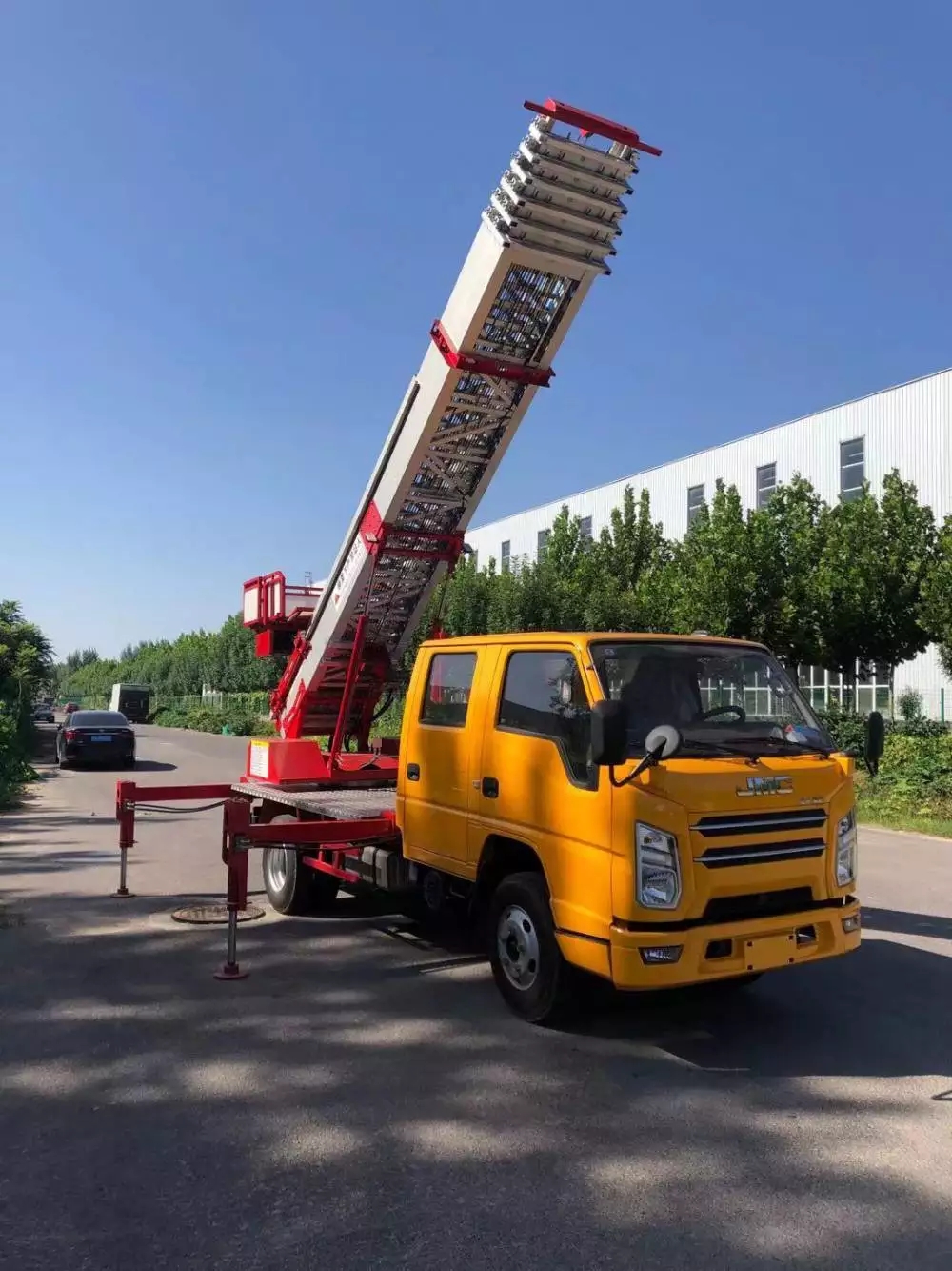 玉山县附近的云梯车出租服务：轻松解决高空作业需求